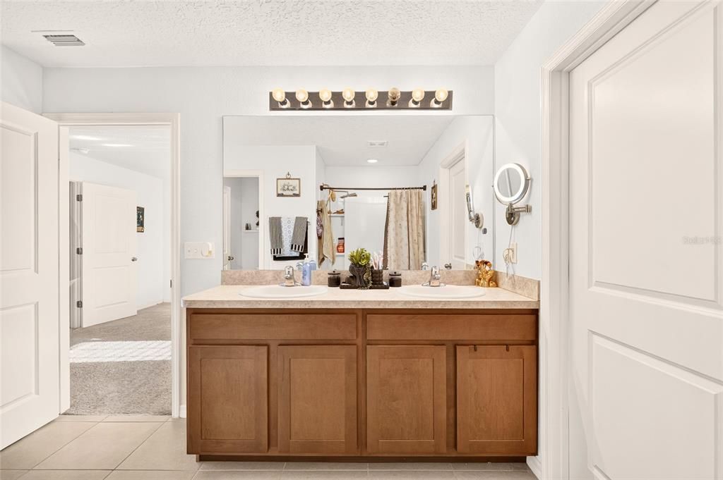 For Sale: $424,900 (5 beds, 3 baths, 2544 Square Feet)