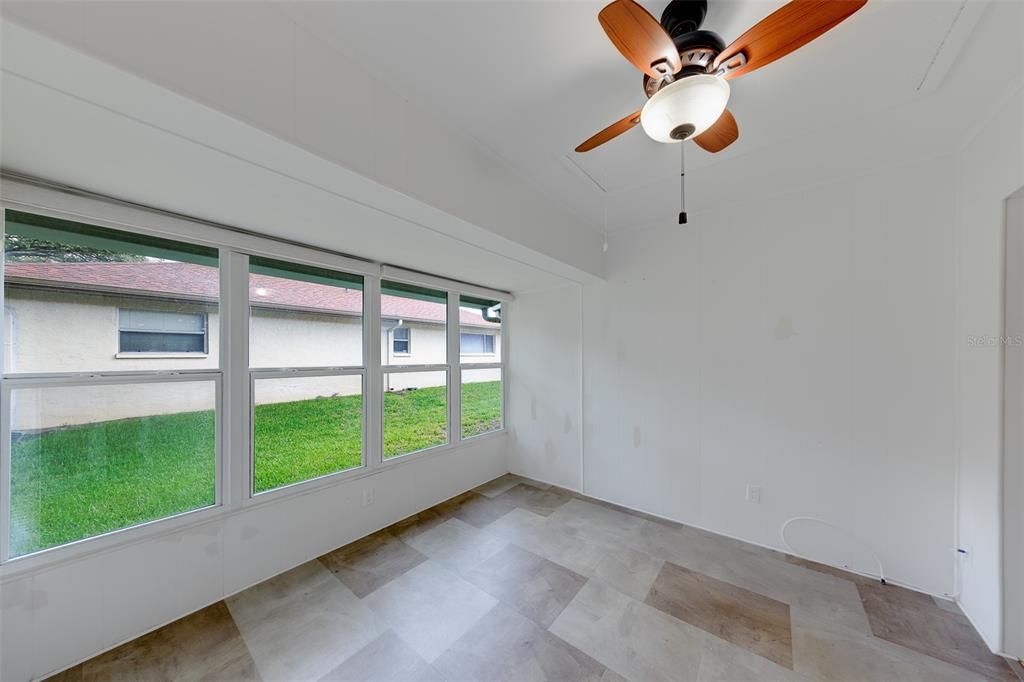 For Rent: $1,900 (2 beds, 2 baths, 925 Square Feet)