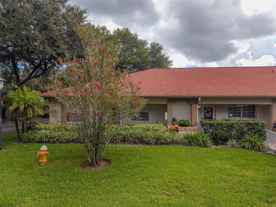 For Rent: $1,900 (2 beds, 2 baths, 925 Square Feet)