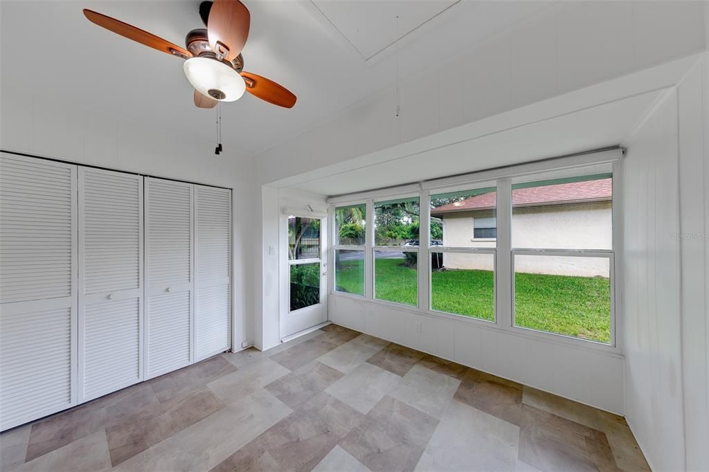 For Rent: $1,900 (2 beds, 2 baths, 925 Square Feet)