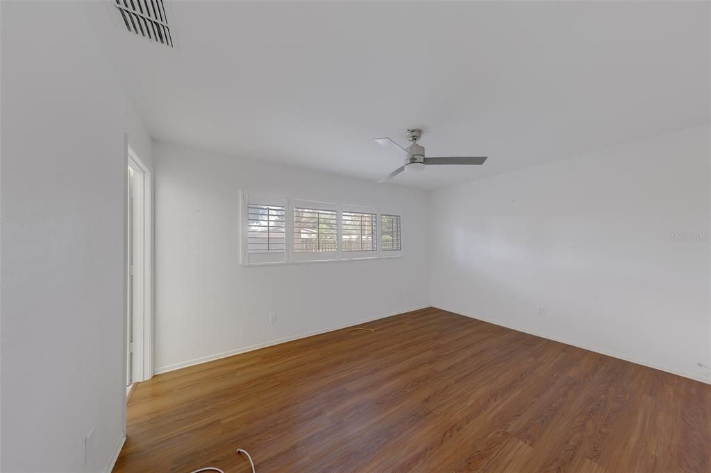 For Rent: $1,900 (2 beds, 2 baths, 925 Square Feet)