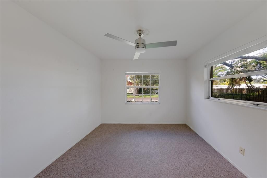 For Rent: $1,900 (2 beds, 2 baths, 925 Square Feet)