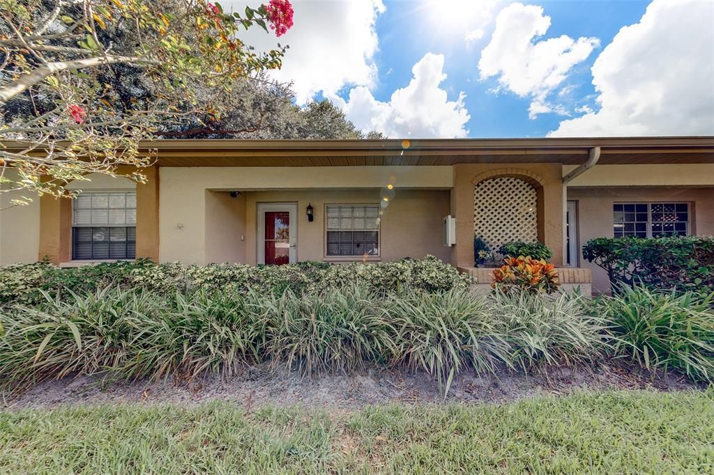 For Rent: $1,900 (2 beds, 2 baths, 925 Square Feet)