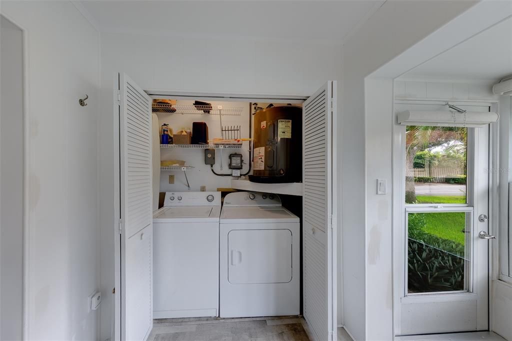 For Rent: $1,900 (2 beds, 2 baths, 925 Square Feet)