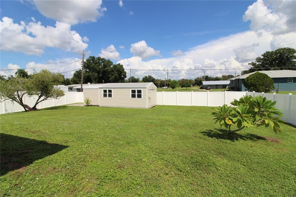 For Sale: $279,900 (2 beds, 2 baths, 1214 Square Feet)