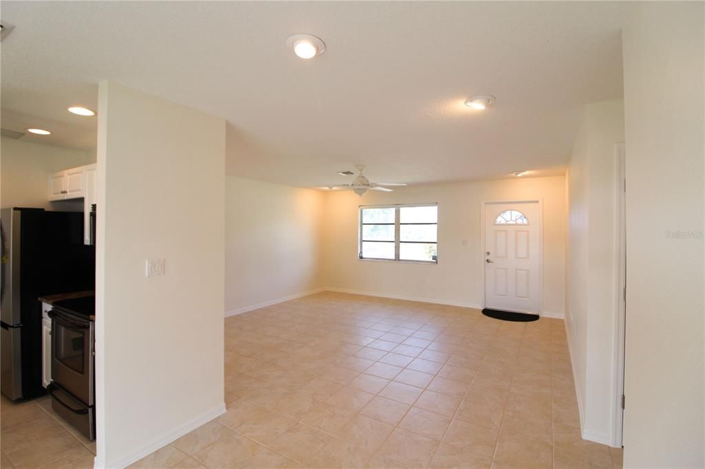For Sale: $279,900 (2 beds, 2 baths, 1214 Square Feet)
