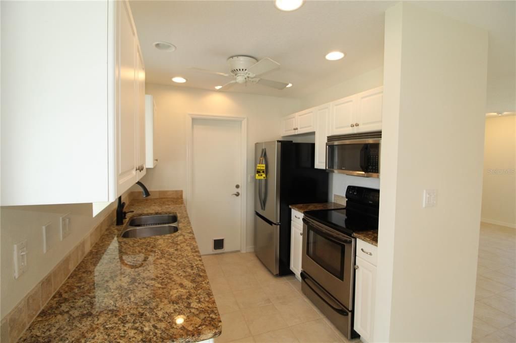 For Sale: $279,900 (2 beds, 2 baths, 1214 Square Feet)