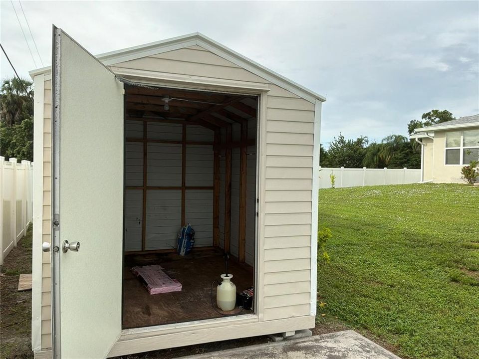For Sale: $269,700 (2 beds, 2 baths, 1214 Square Feet)