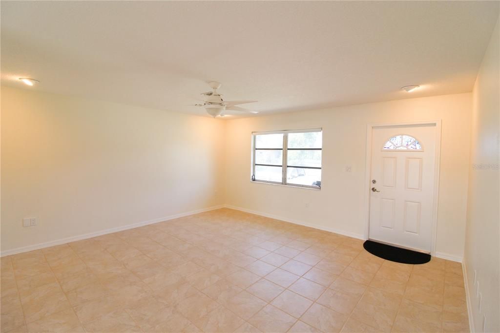 For Sale: $279,900 (2 beds, 2 baths, 1214 Square Feet)