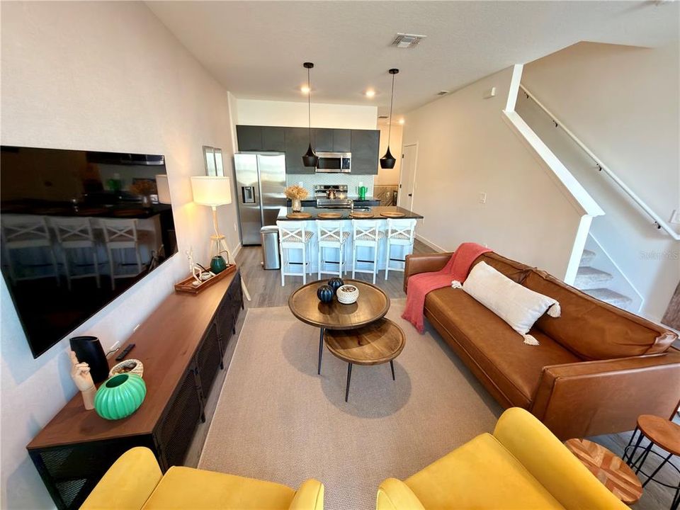 For Sale: $369,990 (3 beds, 3 baths, 1365 Square Feet)