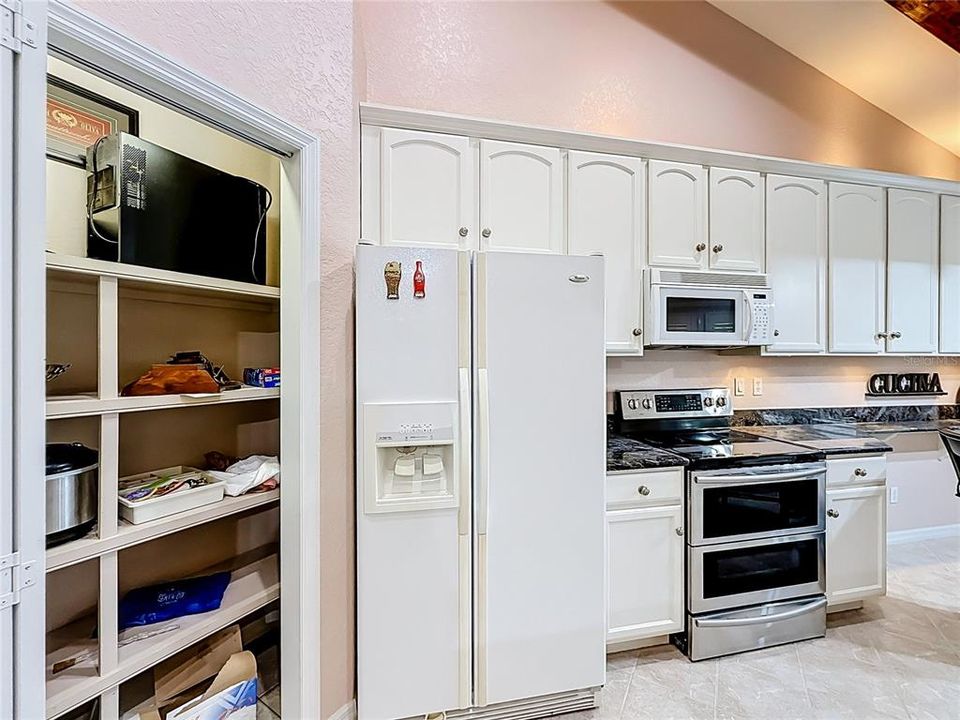 На продажу: $525,000 (4 спален, 3 ванн, 2442 Квадратных фут)