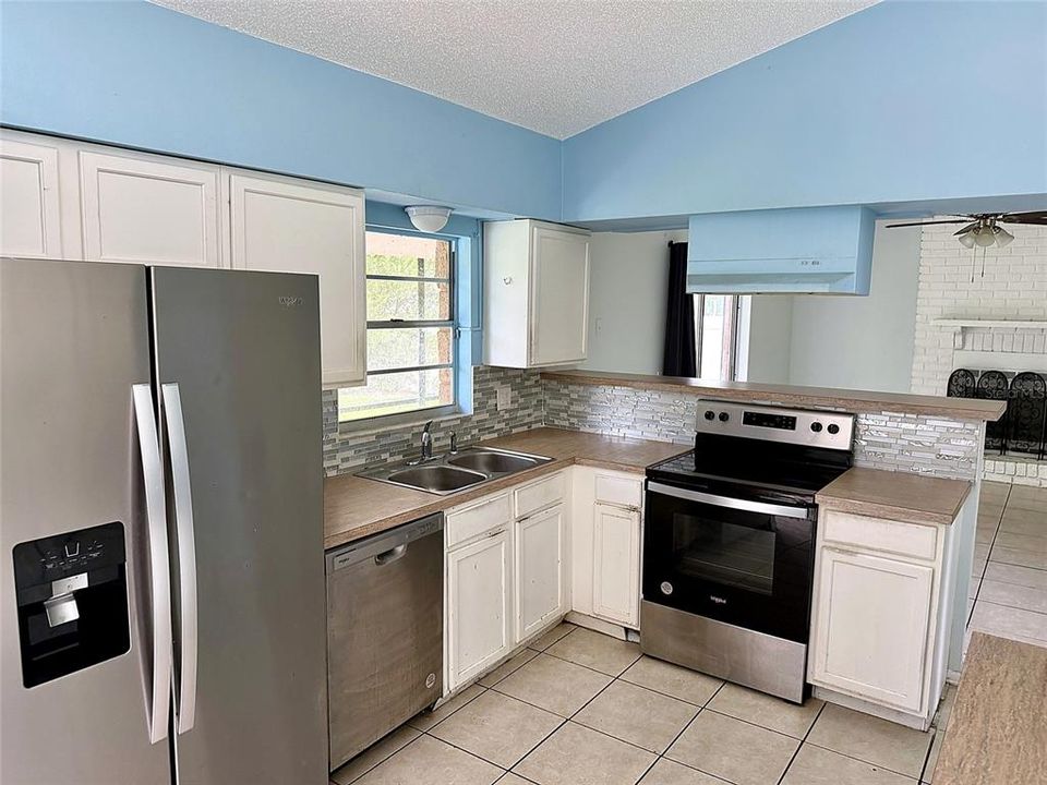 En Venta: $274,900 (4 camas, 2 baños, 1660 Pies cuadrados)