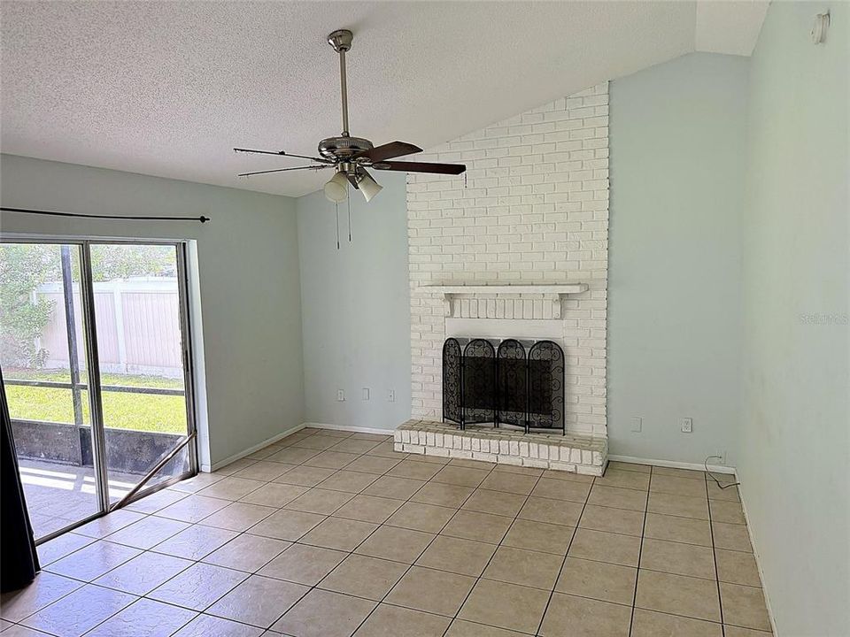 En Venta: $274,900 (4 camas, 2 baños, 1660 Pies cuadrados)