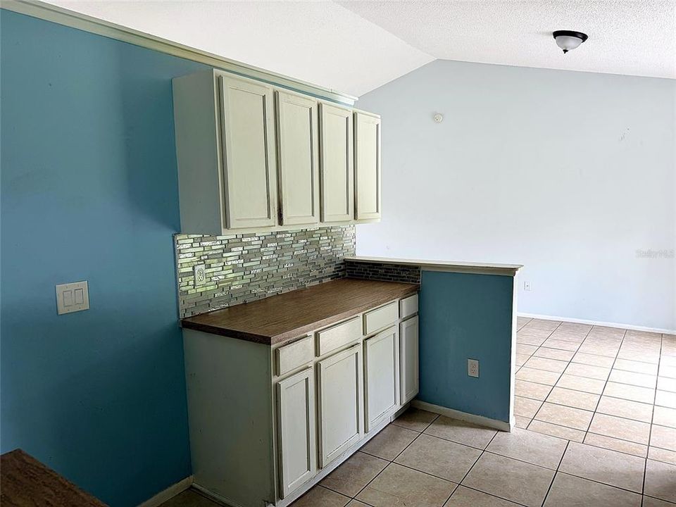 En Venta: $274,900 (4 camas, 2 baños, 1660 Pies cuadrados)