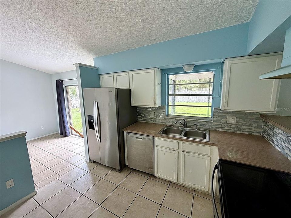 En Venta: $274,900 (4 camas, 2 baños, 1660 Pies cuadrados)