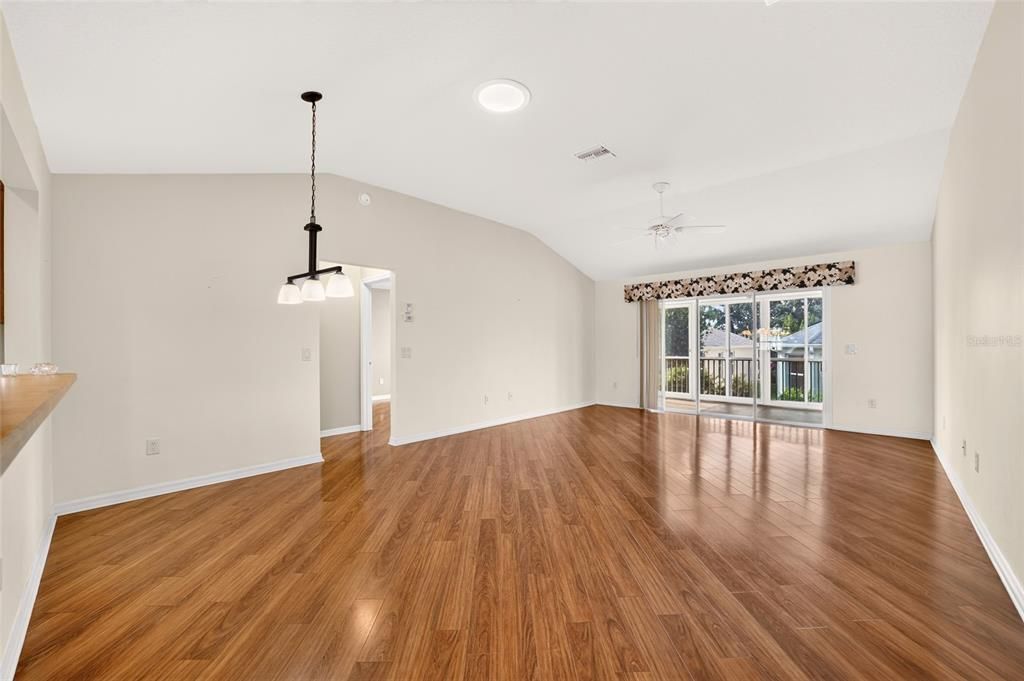 En Venta: $349,900 (3 camas, 2 baños, 1512 Pies cuadrados)