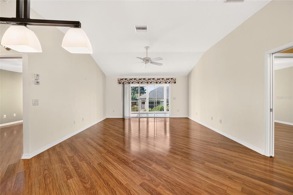 En Venta: $349,900 (3 camas, 2 baños, 1512 Pies cuadrados)
