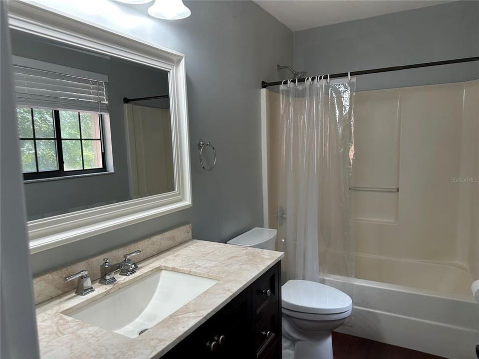 На продажу: $198,500 (3 спален, 2 ванн, 1370 Квадратных фут)
