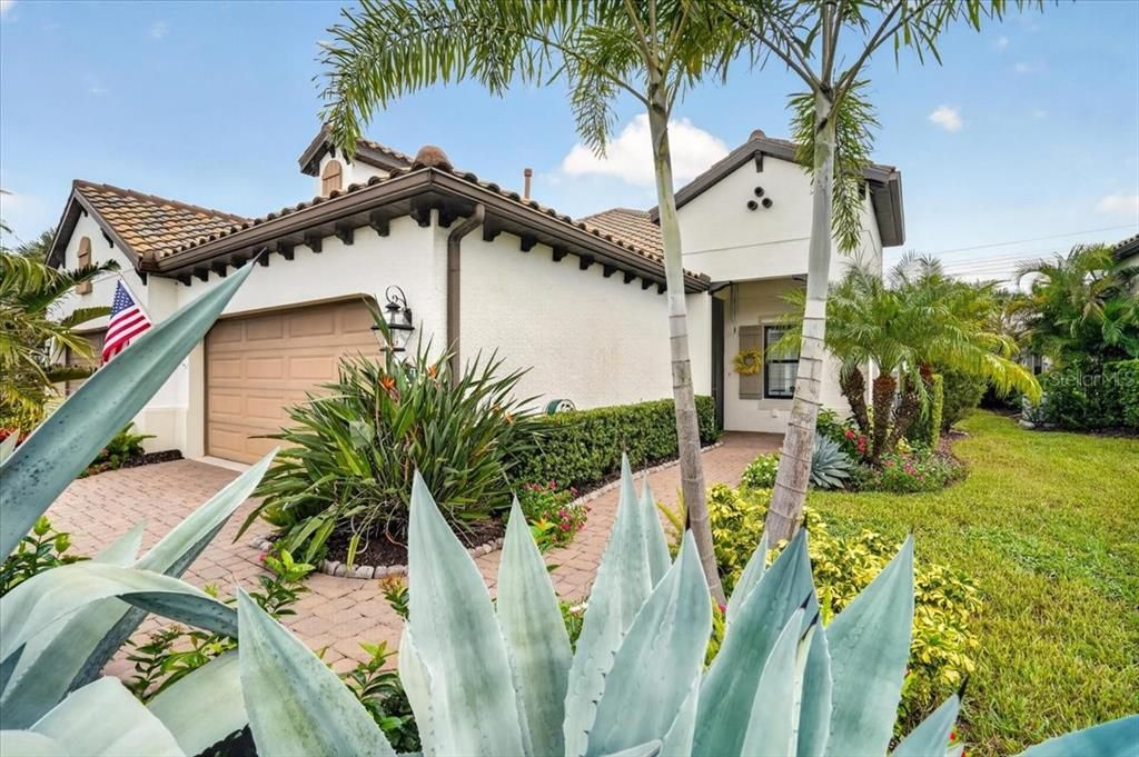 For Sale: $474,900 (2 beds, 2 baths, 1632 Square Feet)