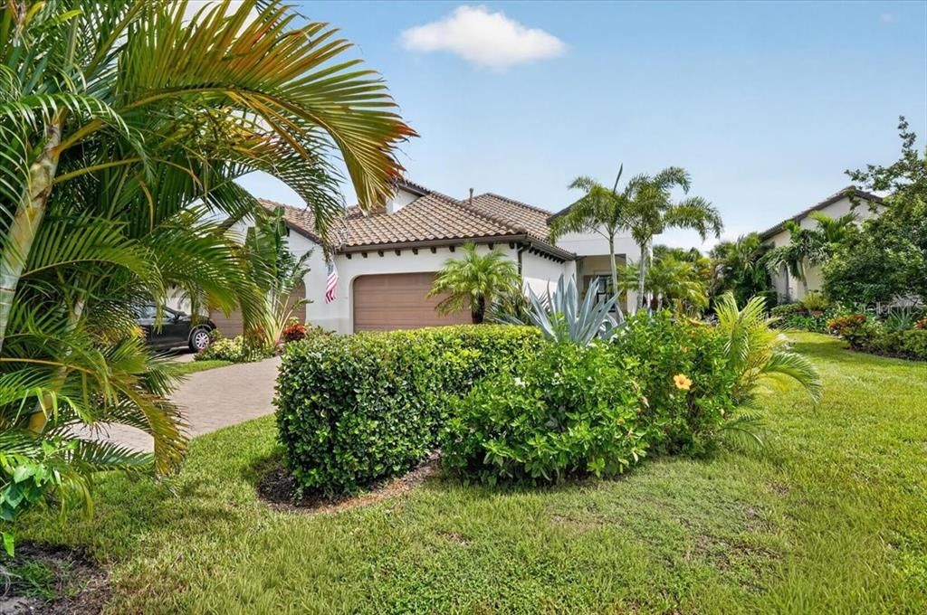 For Sale: $474,900 (2 beds, 2 baths, 1632 Square Feet)