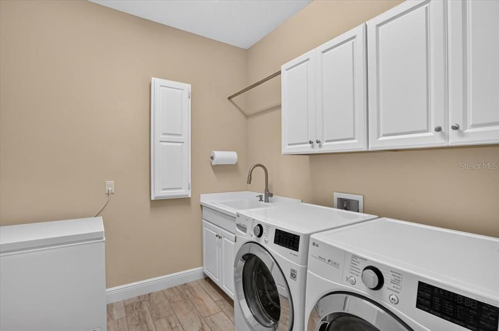 For Sale: $474,900 (2 beds, 2 baths, 1632 Square Feet)