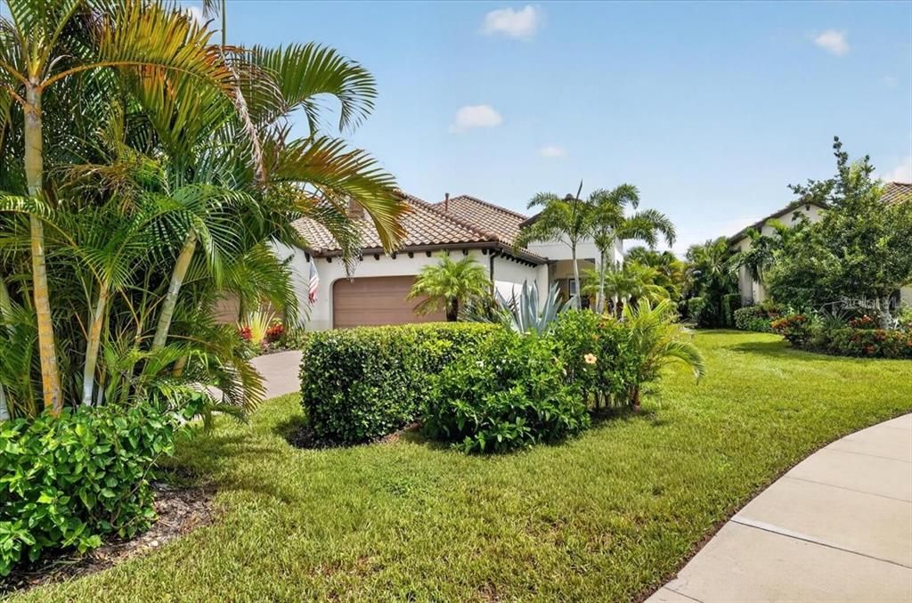For Sale: $474,900 (2 beds, 2 baths, 1632 Square Feet)