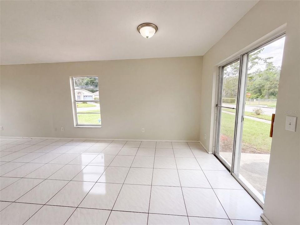 En Venta: $303,000 (3 camas, 2 baños, 1296 Pies cuadrados)