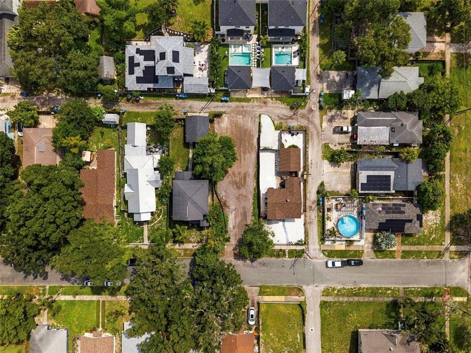 En Venta: $325,000 (0.13 acres)
