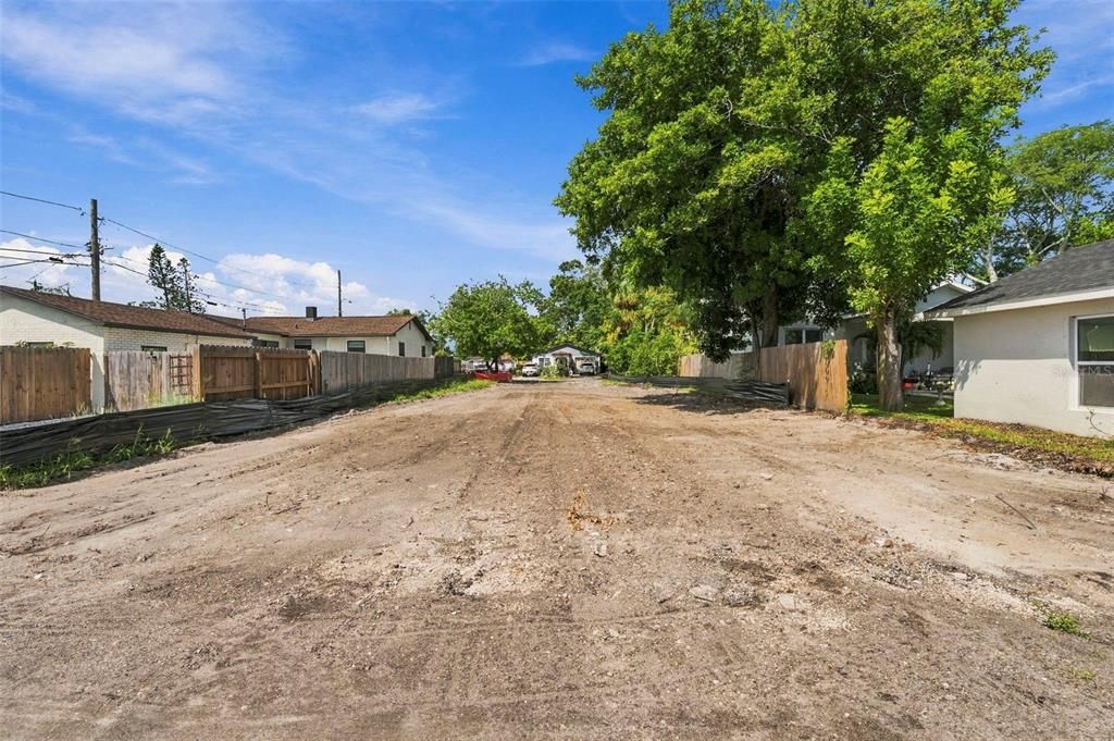 En Venta: $325,000 (0.13 acres)