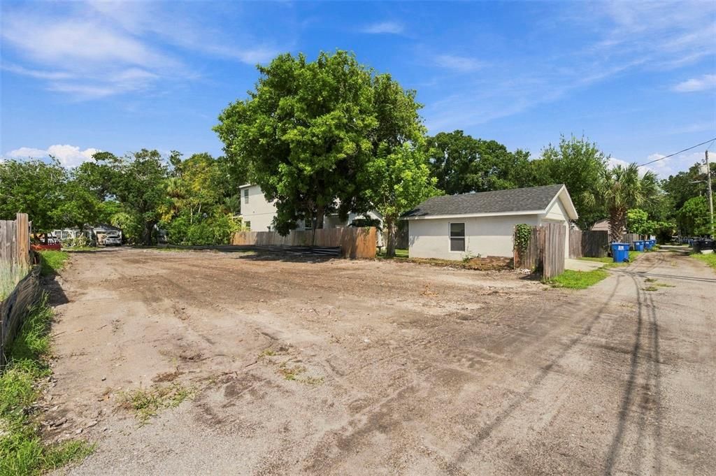 En Venta: $325,000 (0.13 acres)