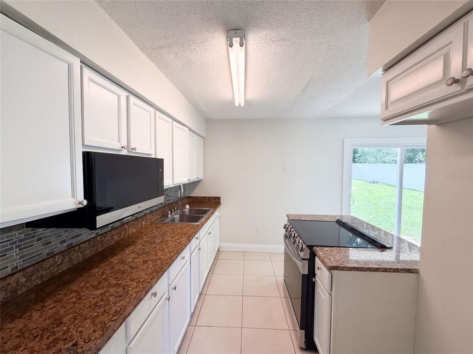 En Venta: $270,000 (3 camas, 2 baños, 960 Pies cuadrados)