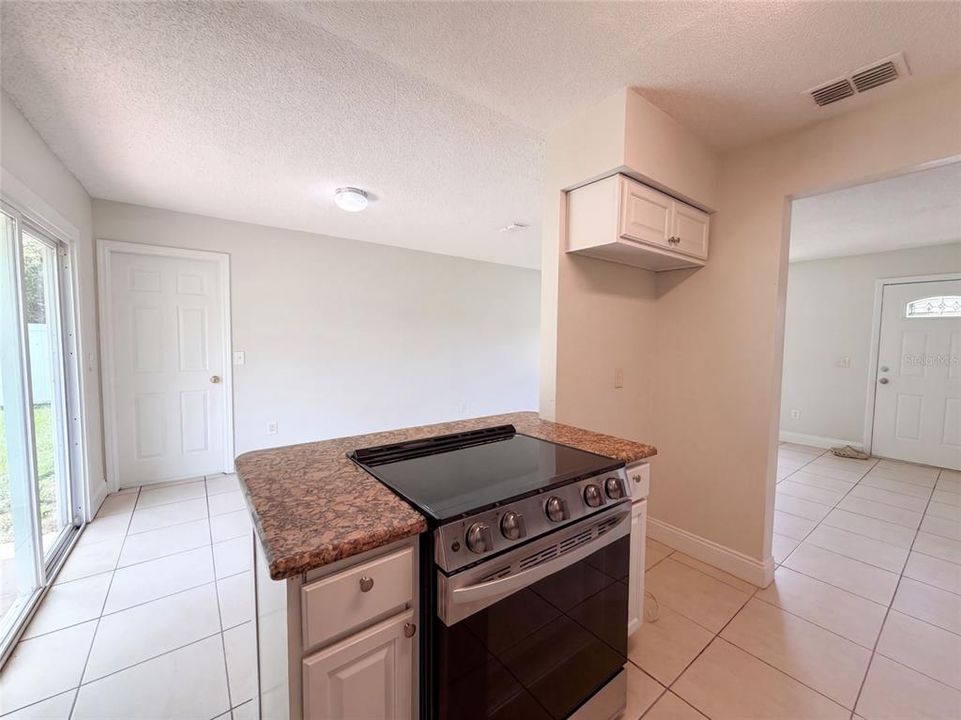 En Venta: $270,000 (3 camas, 2 baños, 960 Pies cuadrados)