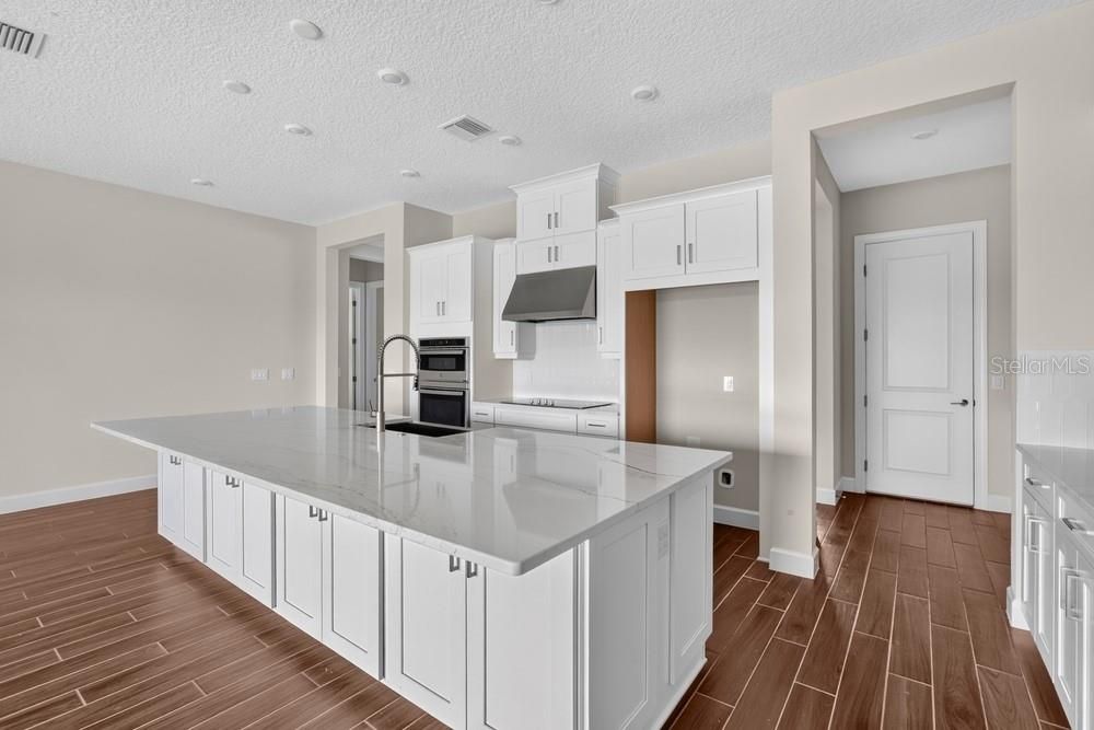 En Venta: $499,999 (3 camas, 3 baños, 2296 Pies cuadrados)