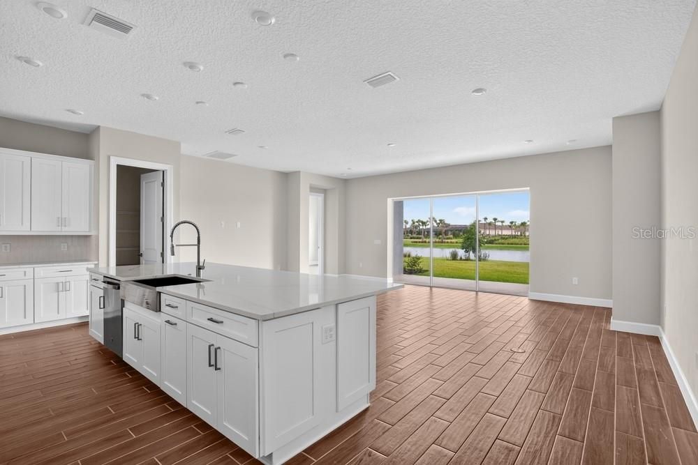 En Venta: $499,999 (3 camas, 3 baños, 2296 Pies cuadrados)