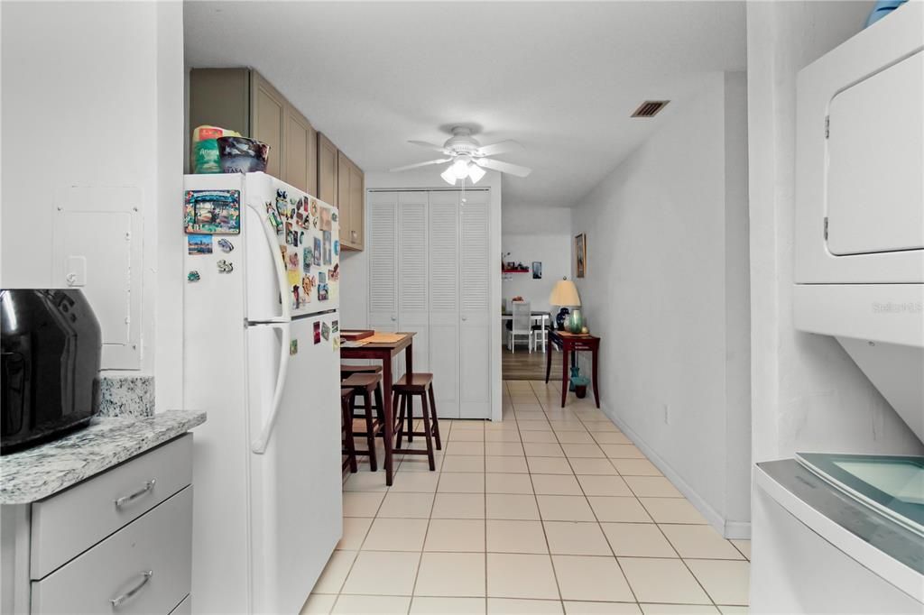 For Sale: $185,000 (2 beds, 1 baths, 930 Square Feet)