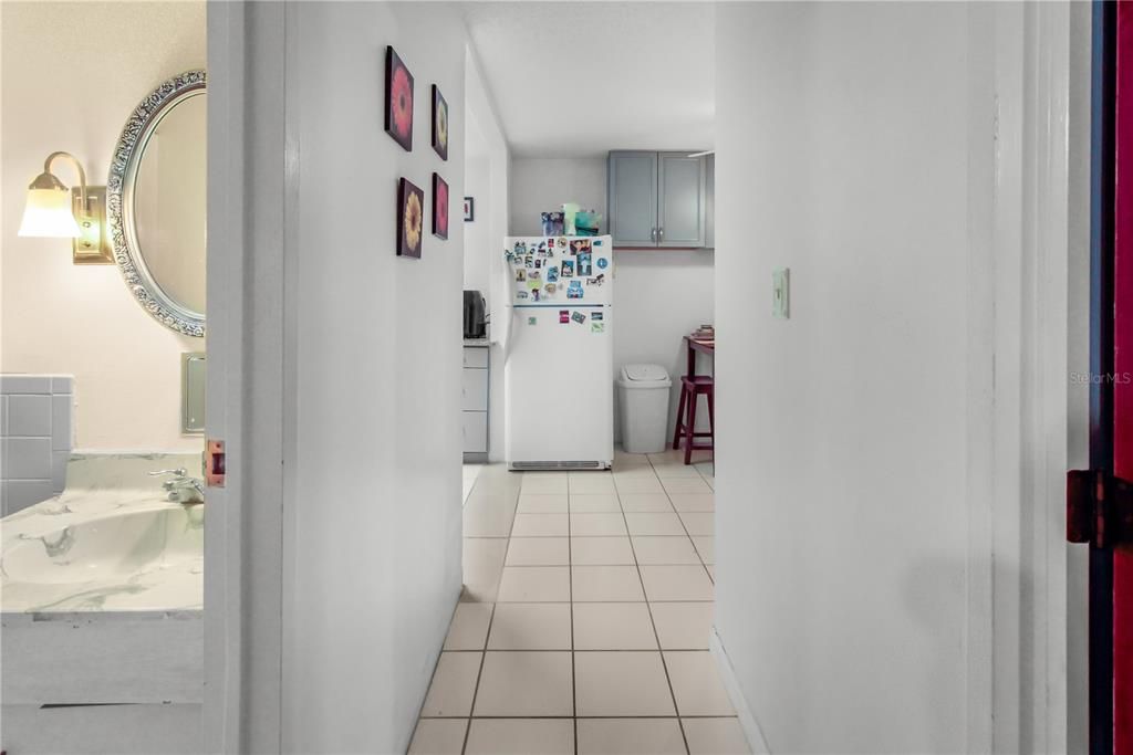 For Sale: $185,000 (2 beds, 1 baths, 930 Square Feet)