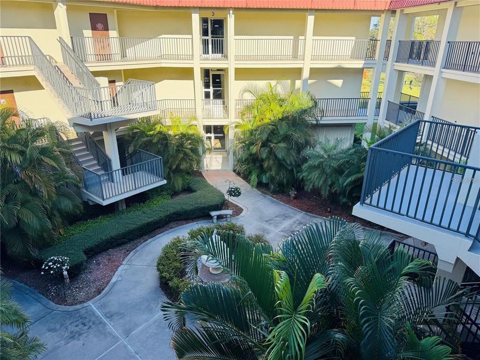 For Sale: $185,000 (2 beds, 1 baths, 930 Square Feet)