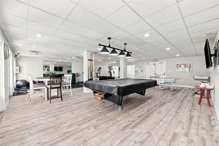 For Sale: $185,000 (2 beds, 1 baths, 930 Square Feet)