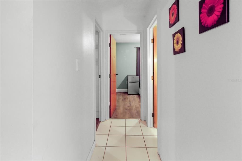 For Sale: $185,000 (2 beds, 1 baths, 930 Square Feet)