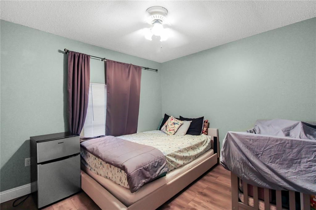 For Sale: $185,000 (2 beds, 1 baths, 930 Square Feet)