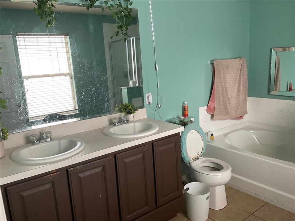 For Sale: $479,900 (5 beds, 4 baths, 3418 Square Feet)