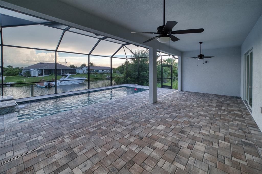 En Venta: $1,339,900 (3 camas, 2 baños, 2237 Pies cuadrados)