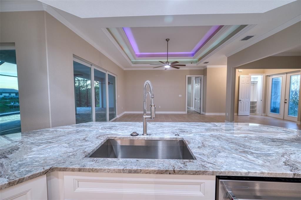 En Venta: $1,339,900 (3 camas, 2 baños, 2237 Pies cuadrados)