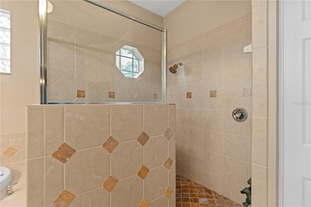 En Renta: $3,500 (4 camas, 3 baños, 2213 Pies cuadrados)