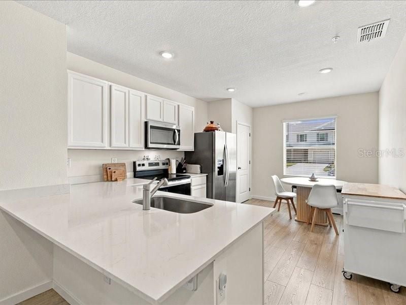 For Rent: $2,300 (3 beds, 2 baths, 1674 Square Feet)