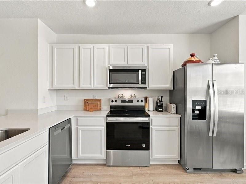 For Rent: $2,300 (3 beds, 2 baths, 1674 Square Feet)