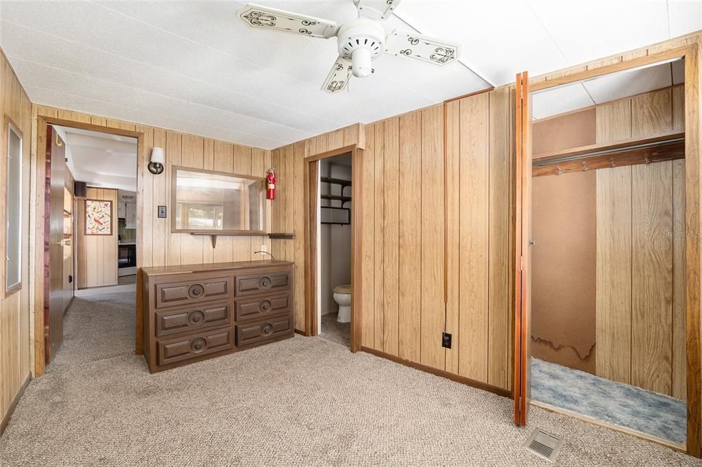 На продажу: $119,900 (3 спален, 2 ванн, 1420 Квадратных фут)