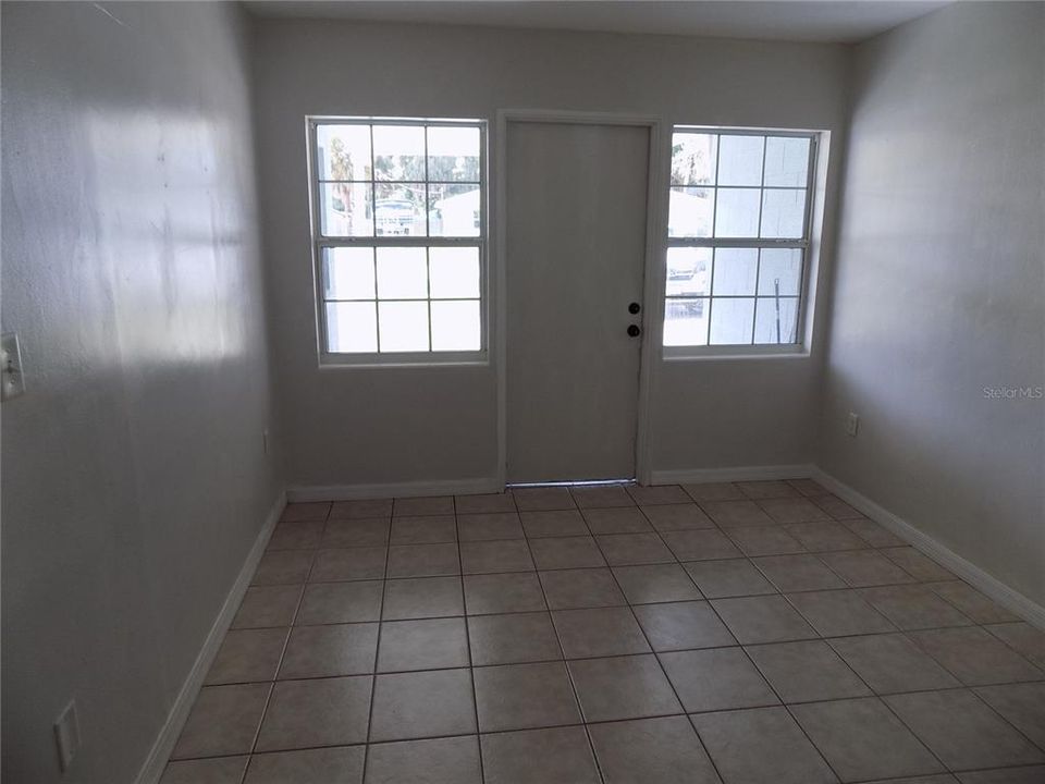 En Venta: $375,000 (4 camas, 2 baños, 1498 Pies cuadrados)