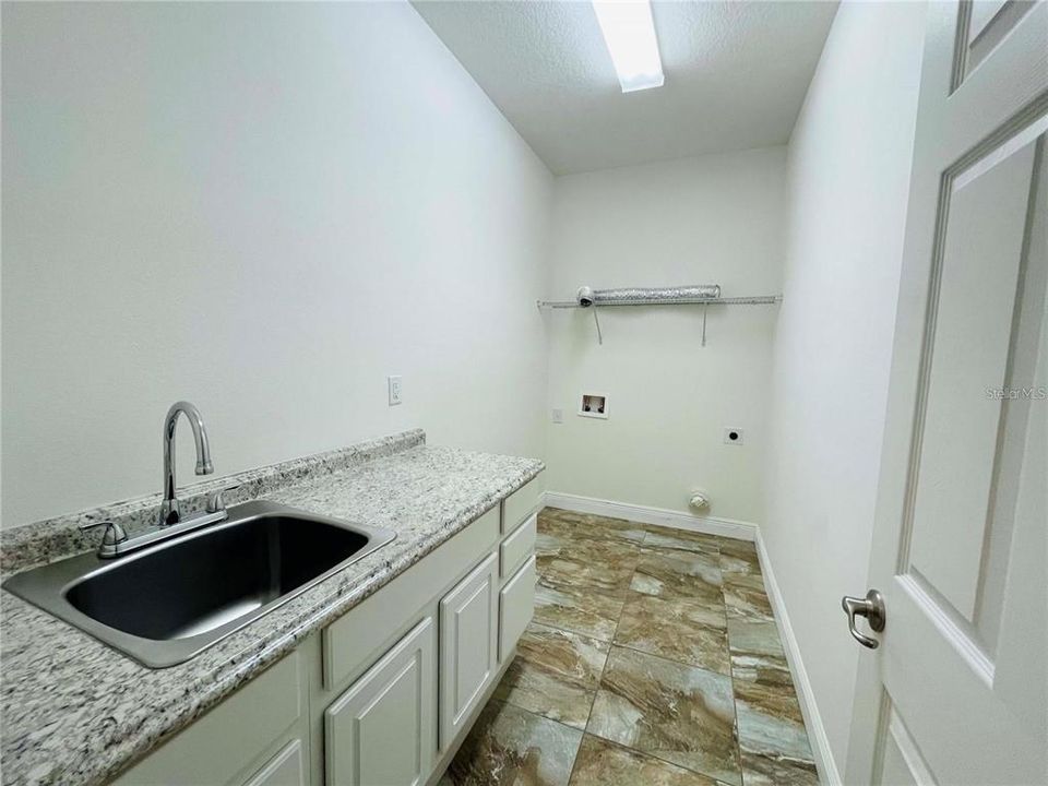 En Renta: $2,700 (4 camas, 2 baños, 1814 Pies cuadrados)