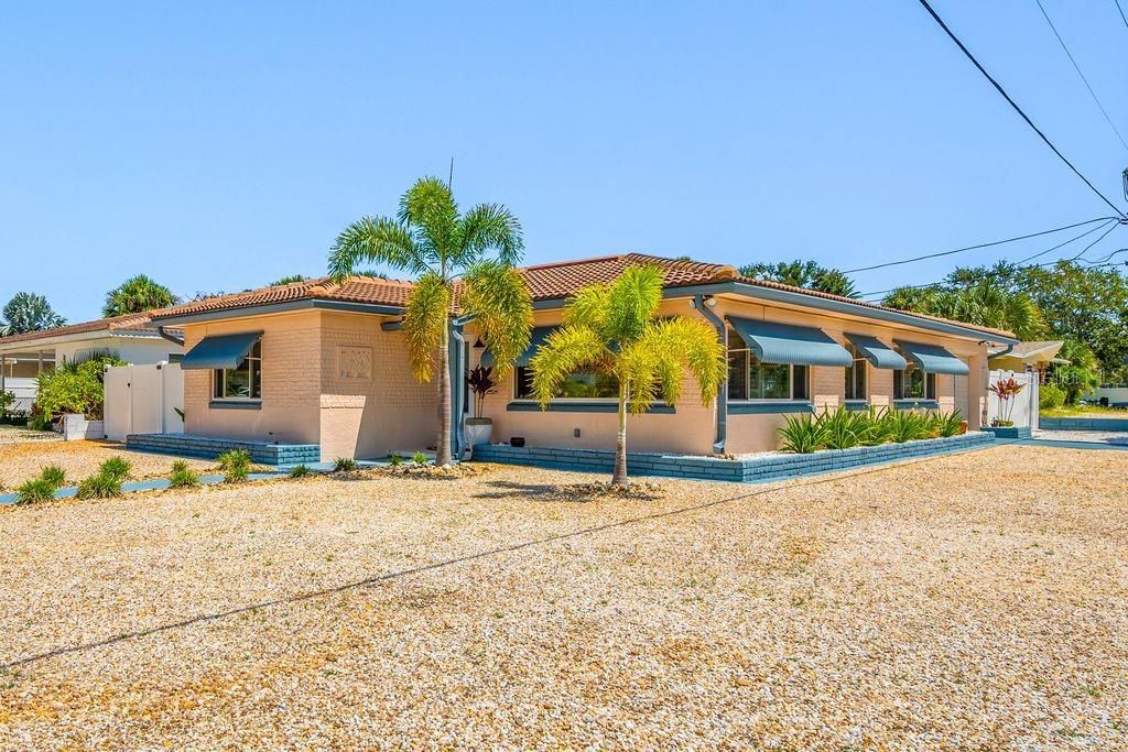 For Sale: $475,000 (2 beds, 2 baths, 1288 Square Feet)